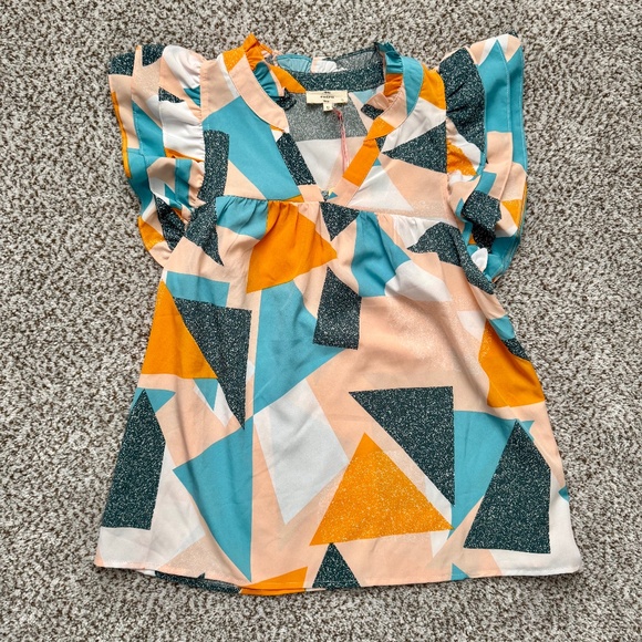 Entro Geometric Ruffle Sleeve Blouse - Picture 2 of 5